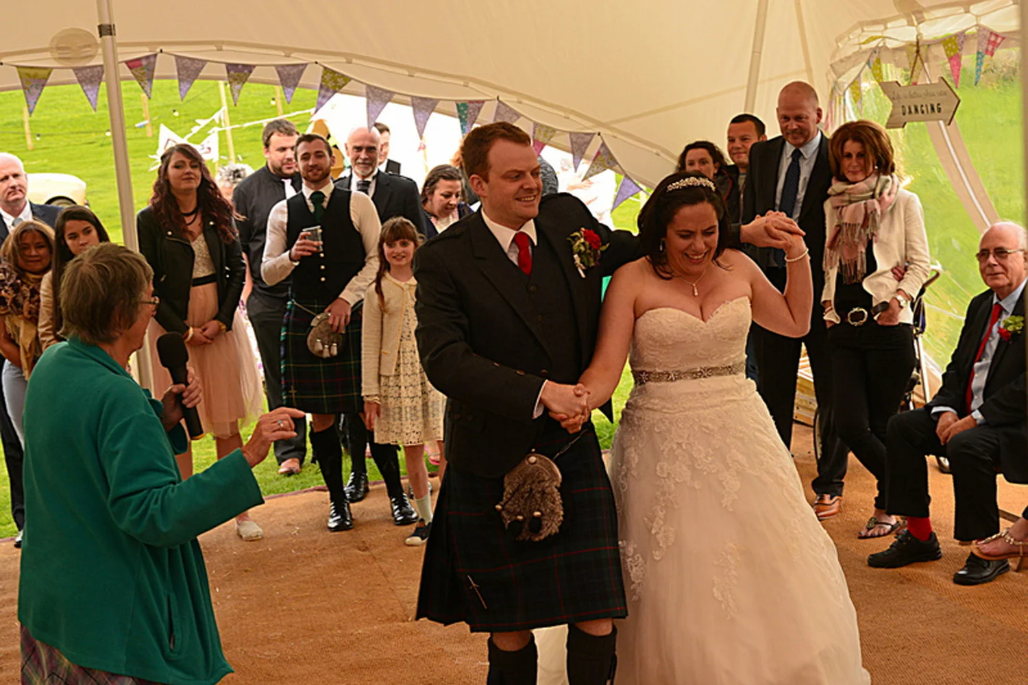 Piping-Hot-Music-Ceilidh-Bands-Devon-Weddings