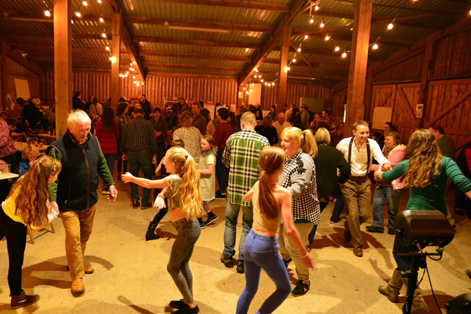 Piping-Hot-Music-Ceilidh-Bands-Devon-celebration
